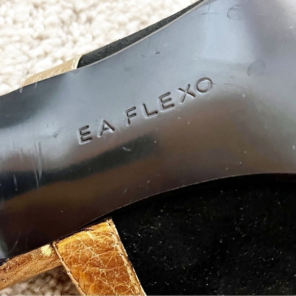 Enzo Angiolini Black Suede Leather Slingback Heels Sz 9.5 Pump Gold Metallic Bow - Picture 9 of 10